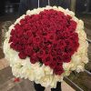101 троянда серцем із білим обідком фото букета