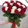 фото букета 51 червоно-біла троянда