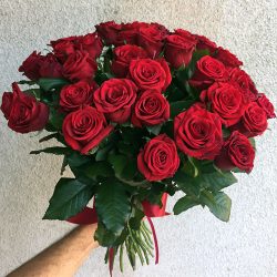 33 червоні троянди фото букета