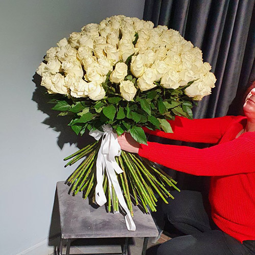 101 голландська висока біла роза фото букета