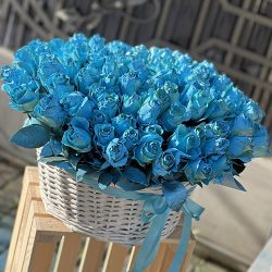 Фото товару 101 блакитна (фарбована) троянда в кошику