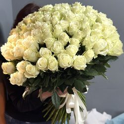 Фото товару 101 біла імпортна троянда