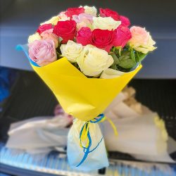 Фото товару 21 різнокольорова троянда