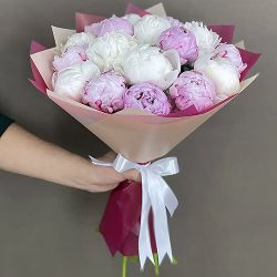 Фото товару 19 белых и розовых пионов