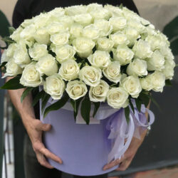 Фото товару 101 белая роза в коробке